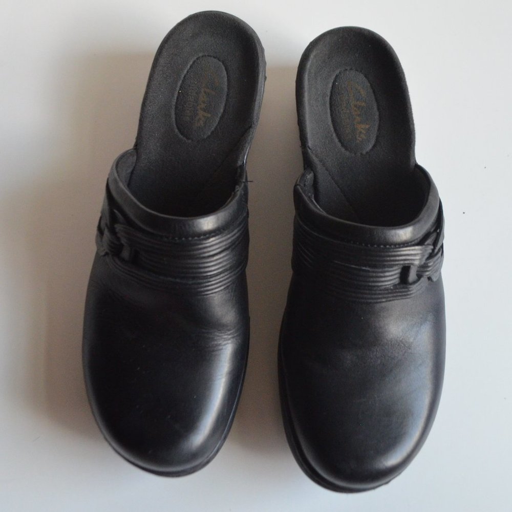 Clarks Lexi Redwood Mules size 8